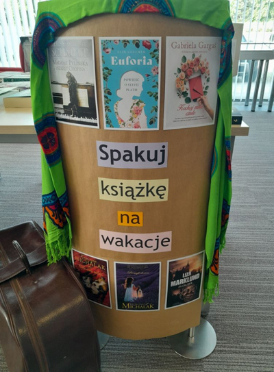 Zabierz książkę na wakacje - plakat wystawy