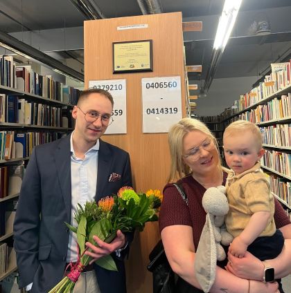 Drugi imienny regał w Bibliotece Uniwersytetu Gdańskiego