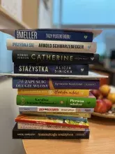 pakiet książek przyznanych jako wyróżnienie za Noc Bibliotek