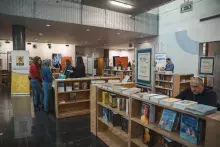 Minitargi Książki „Na Fali” w Bibliotece UG: Wydawnictwo Części Proste  