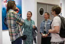 "Echo absolutu" - relacja z wernisażu wystawy malarstwa Denisa Chyżawskiego