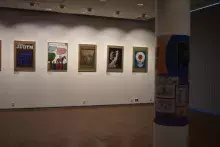 „Rzeczy Ulotne". Polska szkoła plakatu w Zbiorach Specjalnych Biblioteki UG - relacja z oprowadzania po wystawie