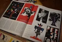 „Rzeczy Ulotne". Polska szkoła plakatu w Zbiorach Specjalnych Biblioteki UG - relacja z oprowadzania po wystawie