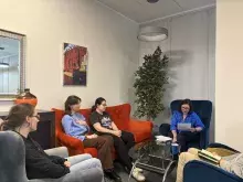 Na zdjęciu osoba prowadząca klub: Monika Budzińska oraz studenci