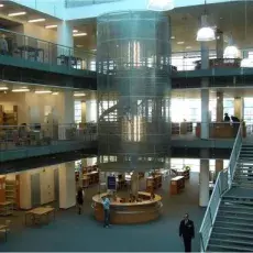 Wnętrze budynku Biblioteki Głównej